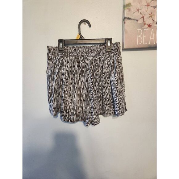 American Eagle Outfitters Chevron High Rise Shorts Size L Black and White - Picture 3 of 5